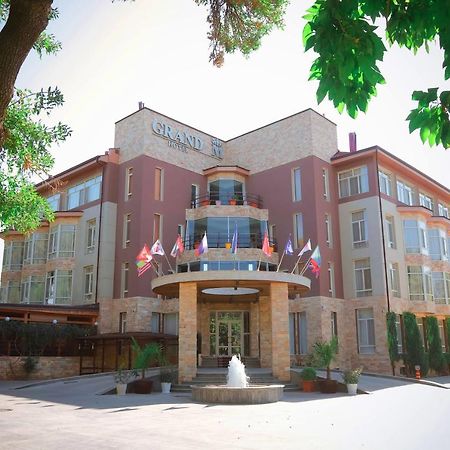 Grand M Hotel 나보이 외부 사진