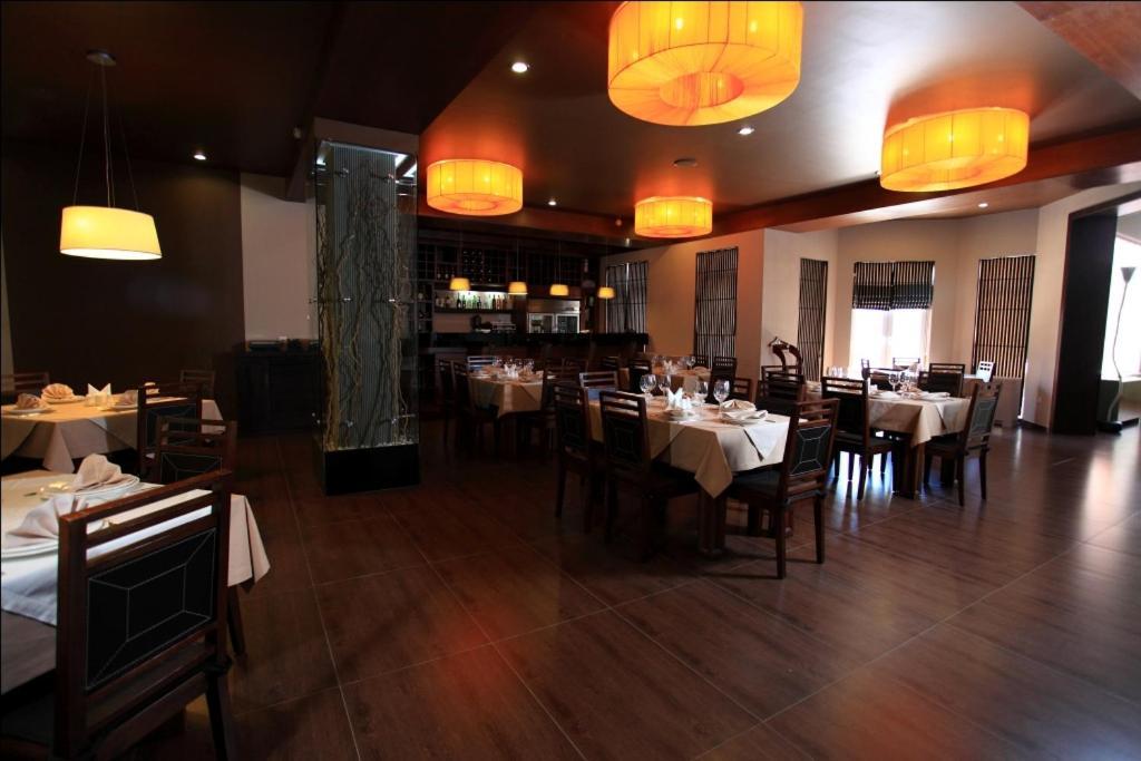Grand M Hotel 나보이 외부 사진