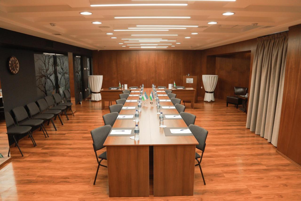 Grand M Hotel 나보이 외부 사진