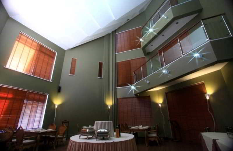 Grand M Hotel 나보이 외부 사진
