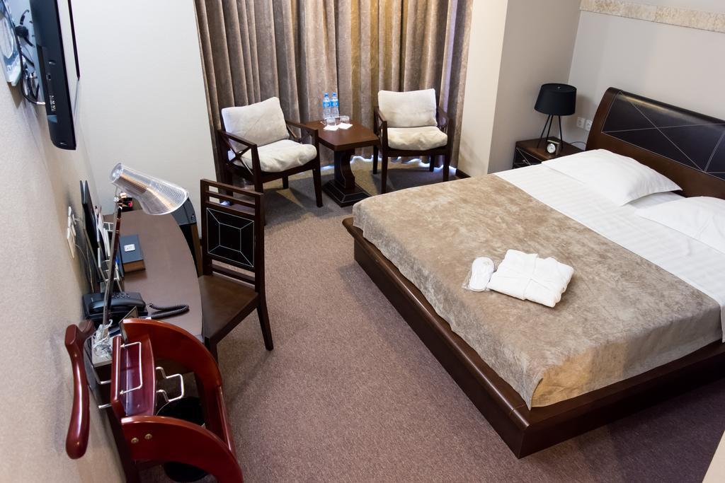 Grand M Hotel 나보이 외부 사진