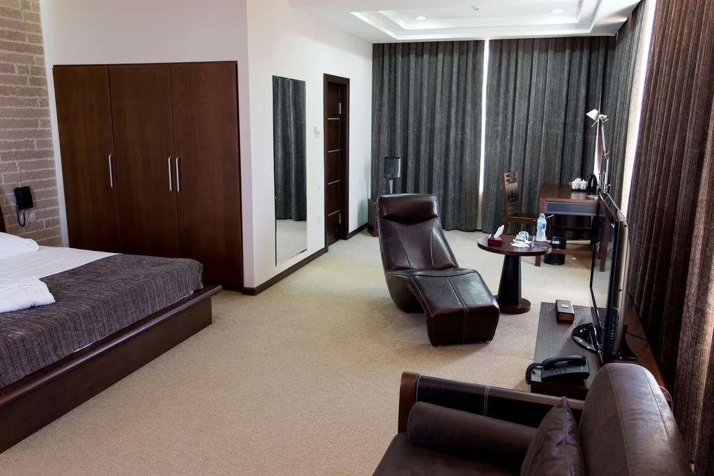 Grand M Hotel 나보이 외부 사진