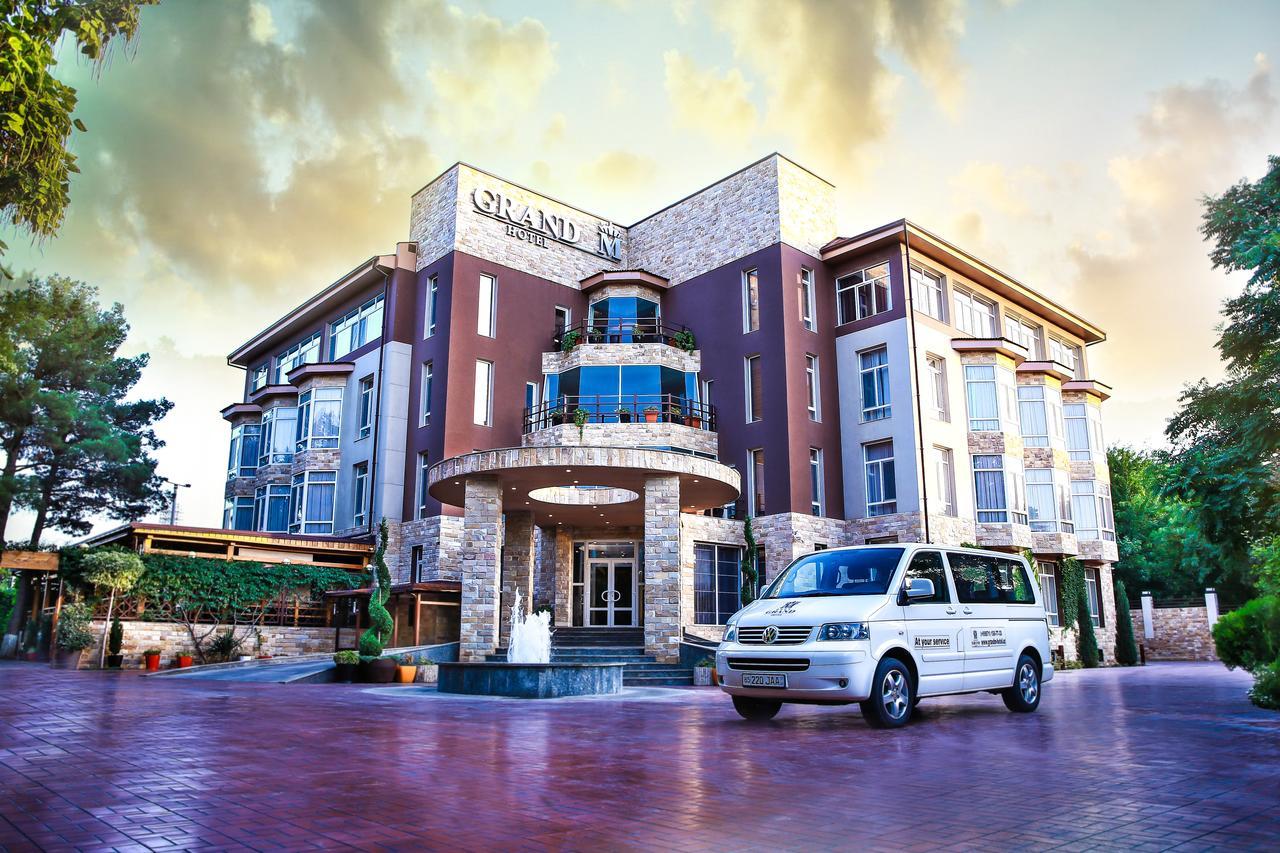 Grand M Hotel 나보이 외부 사진